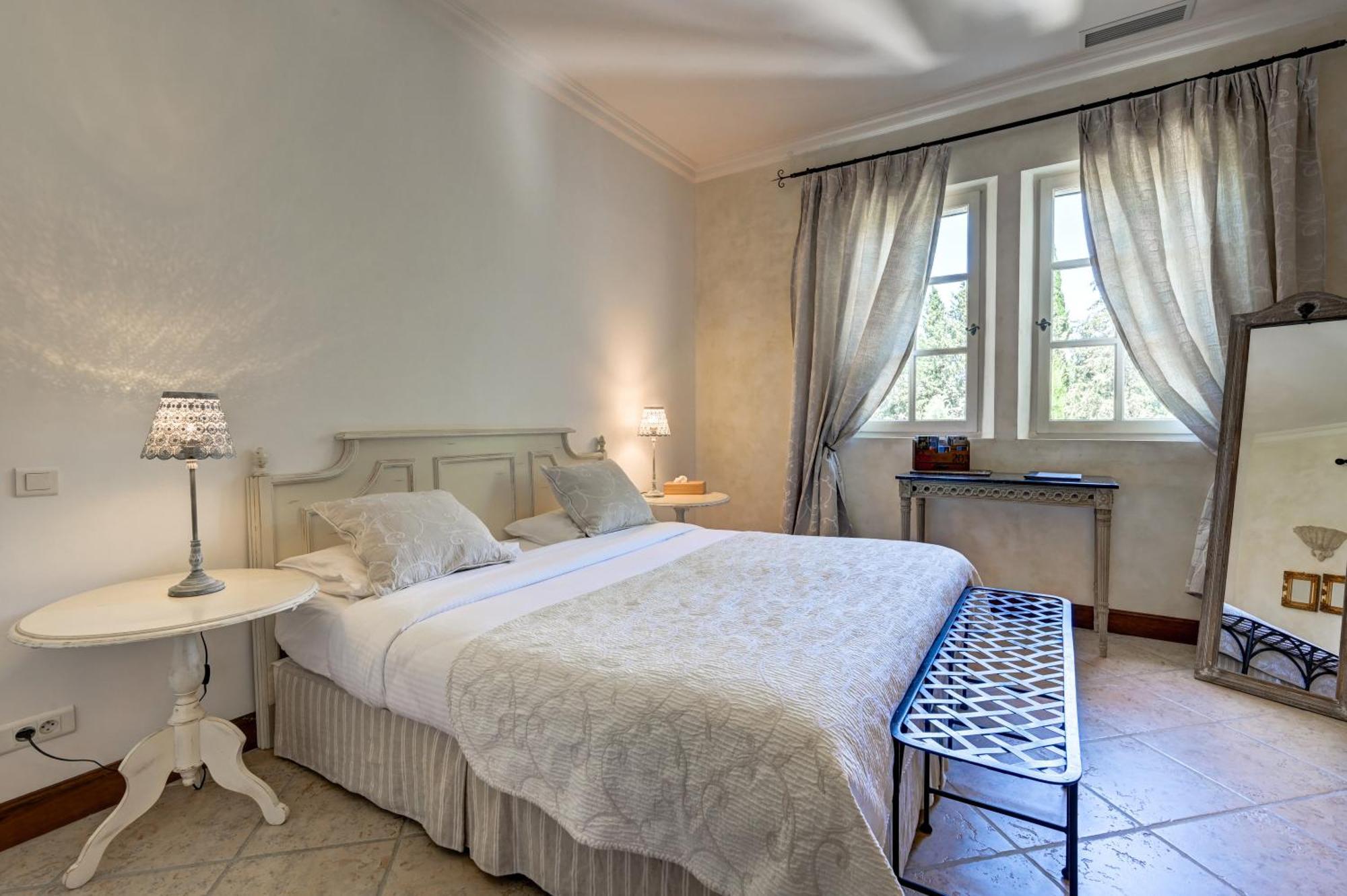 Mas Des Comtes De Provence Hotell Tarascon Exteriör bild