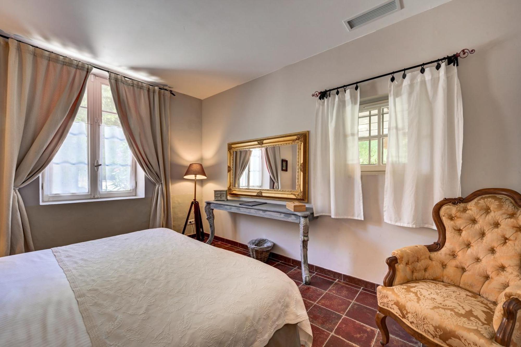 Mas Des Comtes De Provence Hotell Tarascon Exteriör bild
